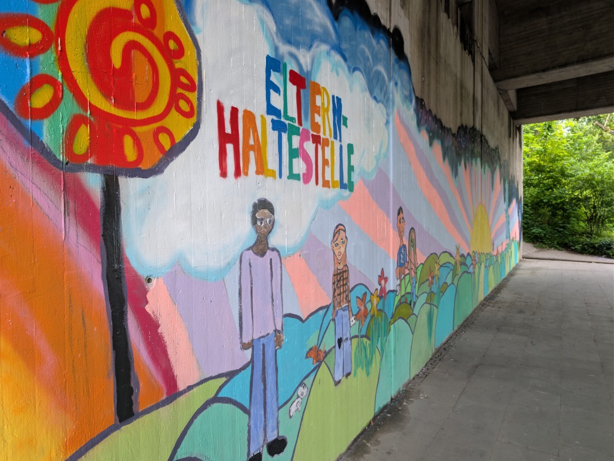 Elternhaltestelle an der Unterführung Kleine Lönsstraße