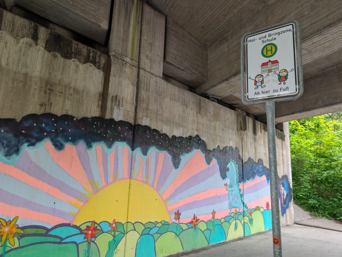 Elternhaltestelle an der Unterführung Kleine Lönsstraße
